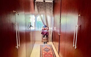 4 Bedroom House For Sale in Luxury Hill