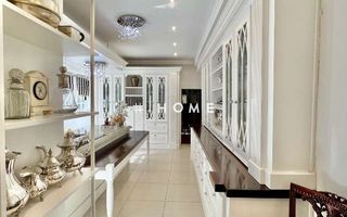 4 Bedroom House For Sale in Luxury Hill