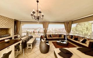 4 Bedroom House For Sale in Luxury Hill