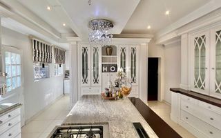 4 Bedroom House For Sale in Luxury Hill