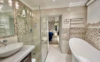 4 Bedroom House For Sale in Luxury Hill