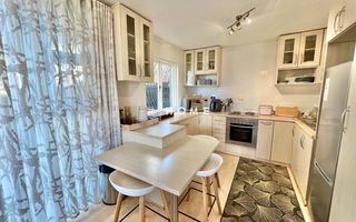 4 Bedroom House For Sale in Luxury Hill