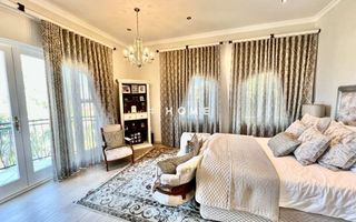 4 Bedroom House For Sale in Luxury Hill