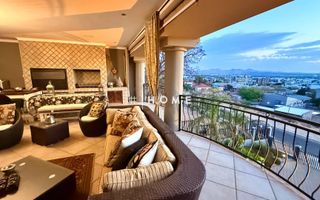 4 Bedroom House For Sale in Luxury Hill