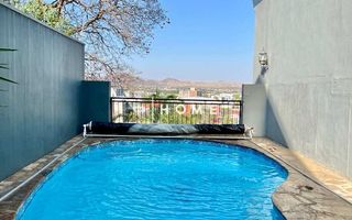 4 Bedroom House For Sale in Luxury Hill