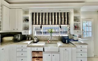 4 Bedroom House For Sale in Luxury Hill