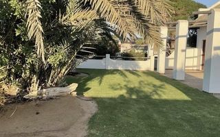 5 Bedroom House For Sale in Henties Bay Central