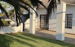 5 Bedroom House For Sale in Henties Bay Central