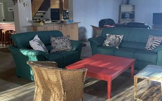 5 Bedroom House For Sale in Henties Bay Central