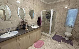 4 Bedroom House For Sale in Kleine Kuppe