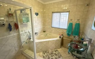 4 Bedroom House For Sale in Kleine Kuppe