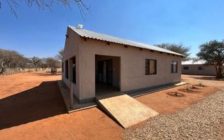 Farm For Sale in Hochfeld