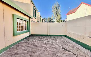 2 Bedroom Townhouse For Sale in Hochlandpark, Windhoek