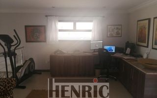 4 Bedroom House For Sale in Vogelstrand