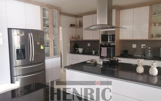 4 Bedroom House For Sale in Vogelstrand