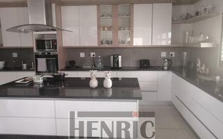 4 Bedroom House For Sale in Vogelstrand