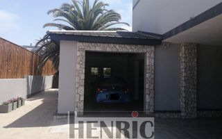 4 Bedroom House For Sale in Vogelstrand