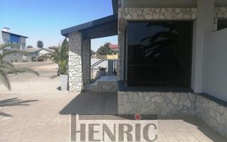 4 Bedroom House For Sale in Vogelstrand