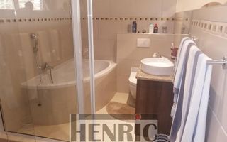 4 Bedroom House For Sale in Vogelstrand