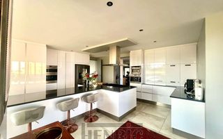 8 Bedroom House For Sale in Vineta, Swakopmund