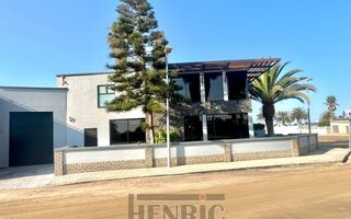 8 Bedroom House For Sale in Vineta, Swakopmund