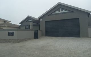 3 Bedroom House For Sale in Mile 4 Extension 1, Swakopmund