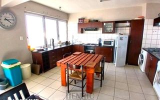 3 Bedroom Apartment/Penthouse For Sale in Long Beach