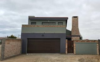 House For Sale in Henties Bay Central