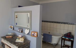 7 Bedroom House For Sale in Long Beach