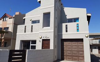 7 Bedroom House For Sale in Long Beach