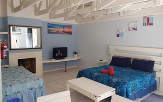 7 Bedroom House For Sale in Long Beach
