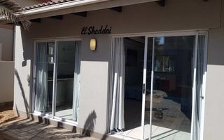 7 Bedroom House For Sale in Long Beach
