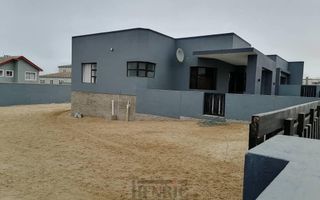3 Bedroom House For Sale in Mile 4, Swakopmund
