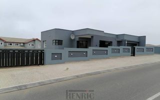 3 Bedroom House For Sale in Mile 4, Swakopmund