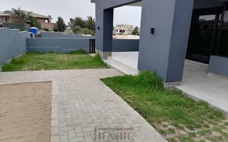 3 Bedroom House For Sale in Mile 4, Swakopmund