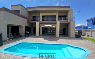 6 Bedroom House For Sale in Swakopmund Ext 9