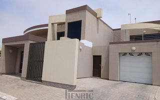 6 Bedroom House For Sale in Swakopmund Ext 9