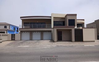 6 Bedroom House For Sale in Swakopmund Ext 9