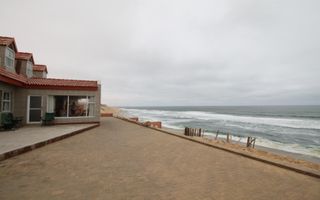 3 Bedroom House For Sale in Henties Bay Central
