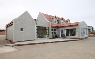 3 Bedroom House For Sale in Henties Bay Central