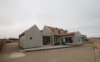 3 Bedroom House For Sale in Henties Bay Central
