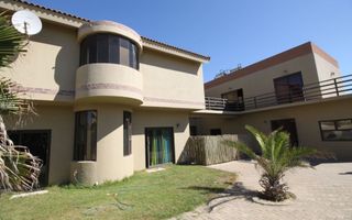 5 Bedroom House For Sale in Vogelstrand