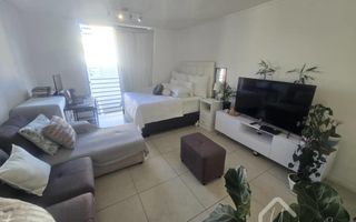 1 Bedroom Apartment/Penthouse For Sale in Windhoek Central,...