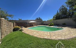 4 Bedroom House For Sale in Pioniers Park