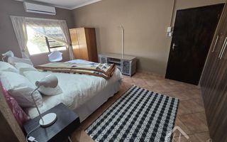 4 Bedroom House For Sale in Henties Bay Central, Henties Bay