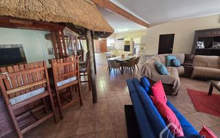 4 Bedroom House For Sale in Henties Bay Central, Henties Bay