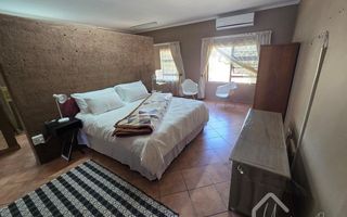 4 Bedroom House For Sale in Henties Bay Central, Henties Bay
