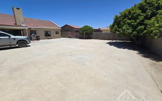 4 Bedroom House For Sale in Henties Bay Central, Henties Bay