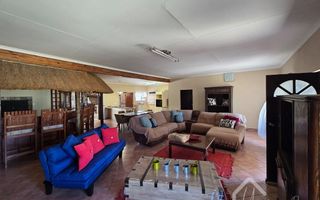 4 Bedroom House For Sale in Henties Bay Central, Henties Bay