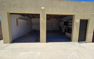 4 Bedroom House For Sale in Henties Bay Central, Henties Bay